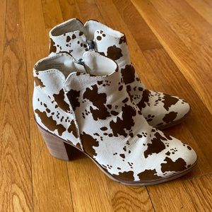 Altar’d State Size 9 Cow Print Booties!